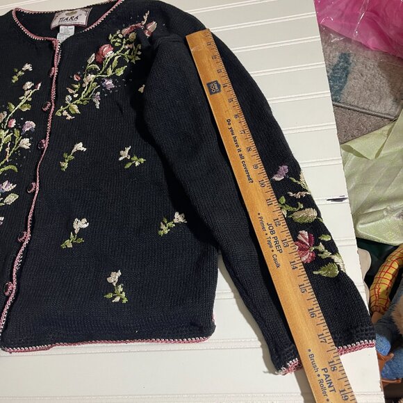 Vintage Tiara International Embroidered Cardigan Womens S Floral Black Cottage - Picture 11 of 12